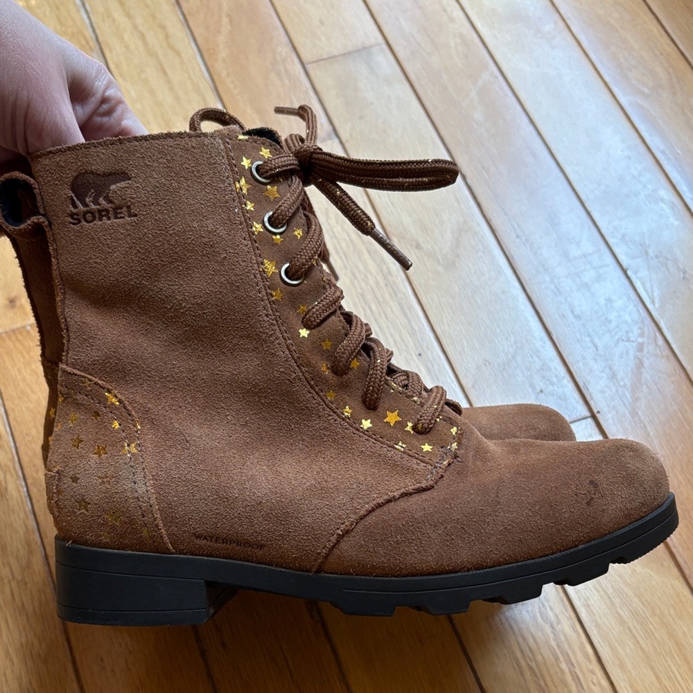 Sorel Emilie Brown Suede Watwrproof Combat Boots with Gold Stars - Picture 4 of 9